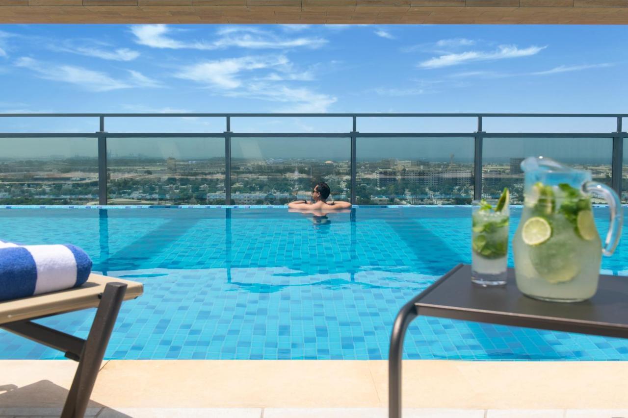Swissotel Living Jidda Eksteriør bilde The swimming pool at the hotel