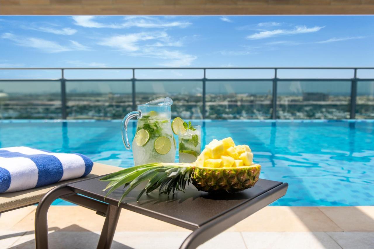 Swissotel Living Jidda Eksteriør bilde The pool at the hotel