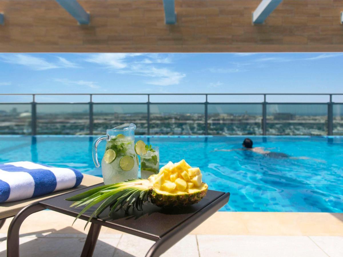 Swissotel Living Jidda Eksteriør bilde The swimming pool at the hotel