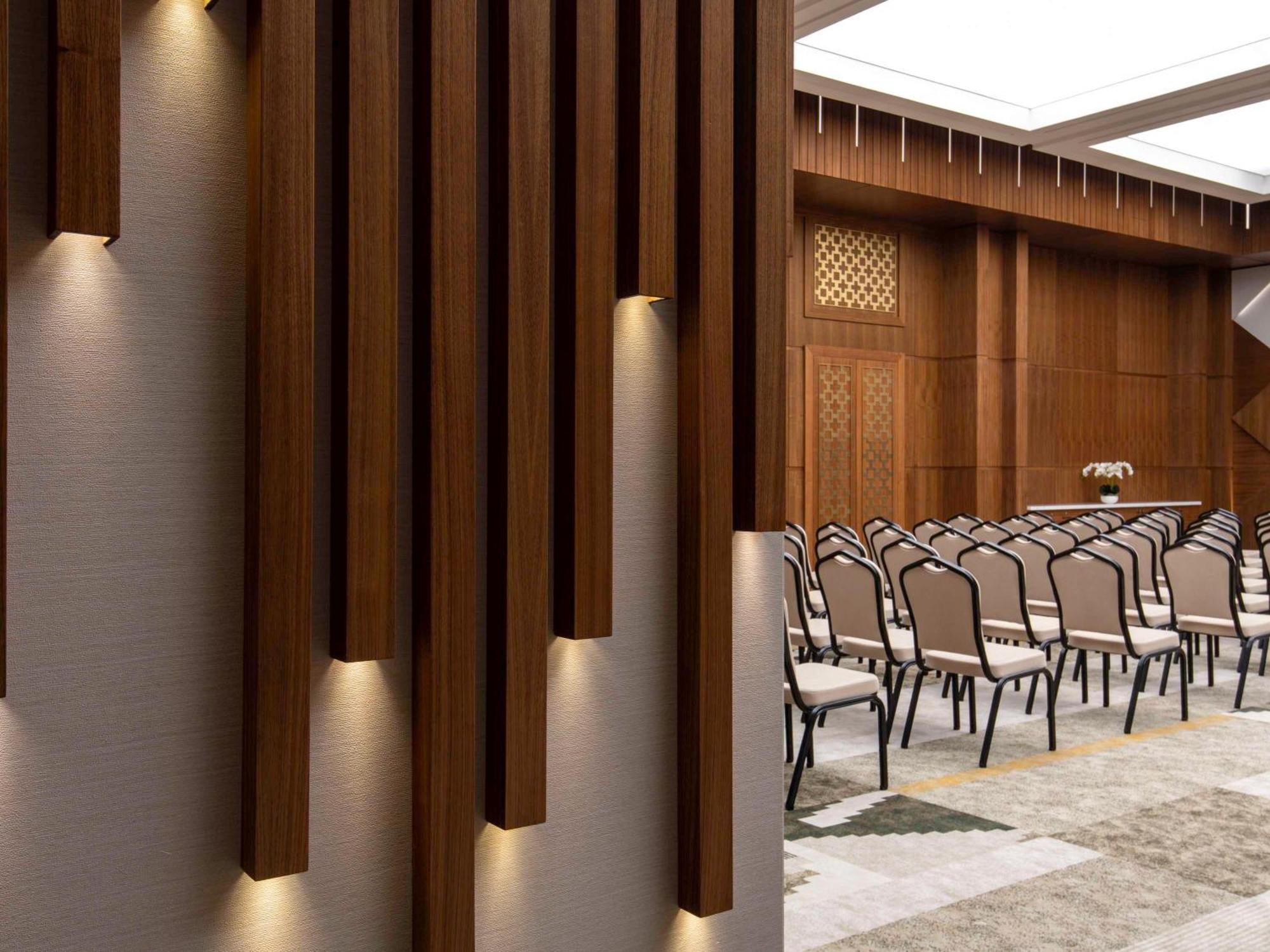 Swissotel Living Jidda Eksteriør bilde The interior of the main conference hall